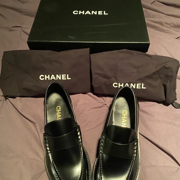 NIB Chanel Shiny Calfskin Loafers 37 Black
